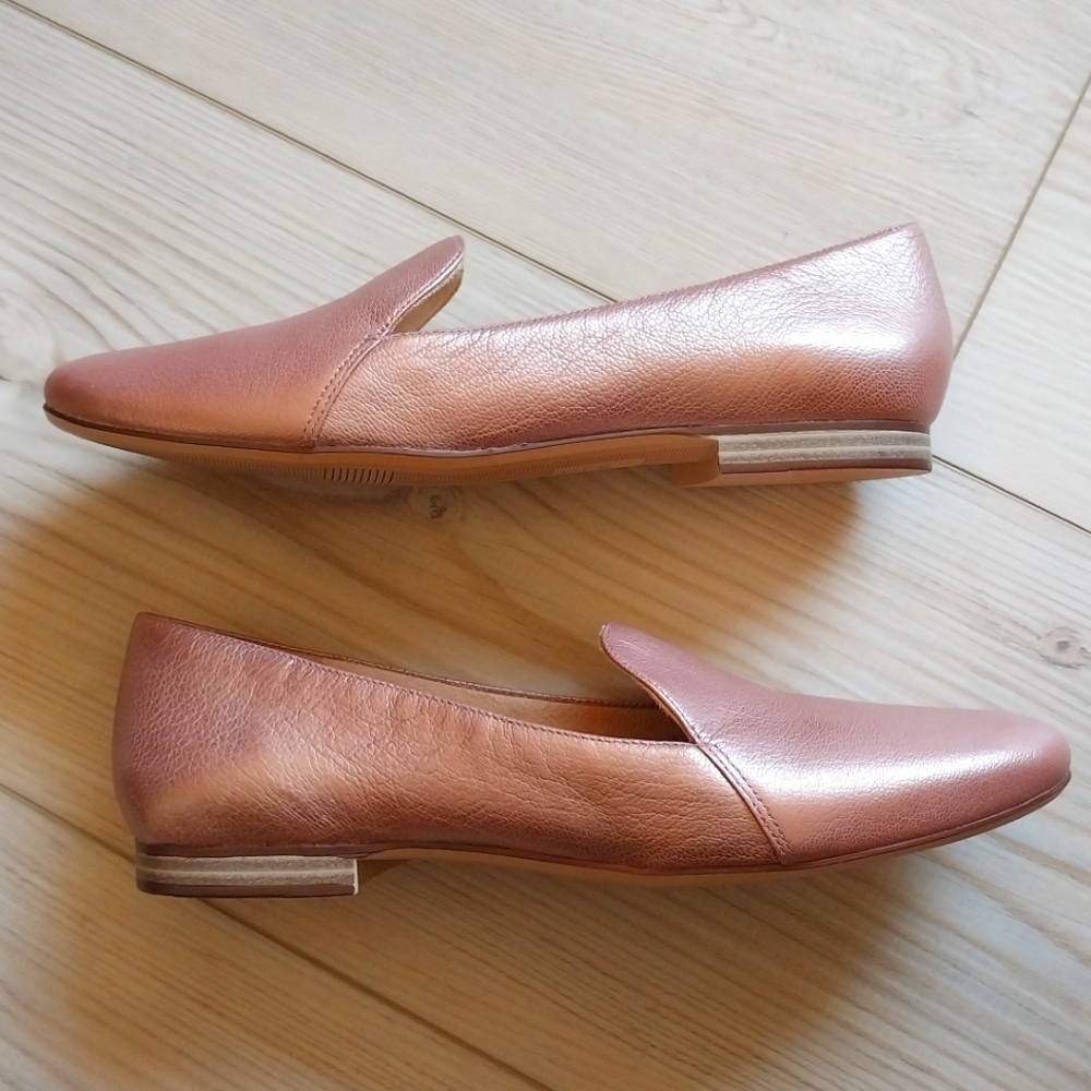 Naturalizer Women's Metallic Pink Loafers - Picture 2 of 6